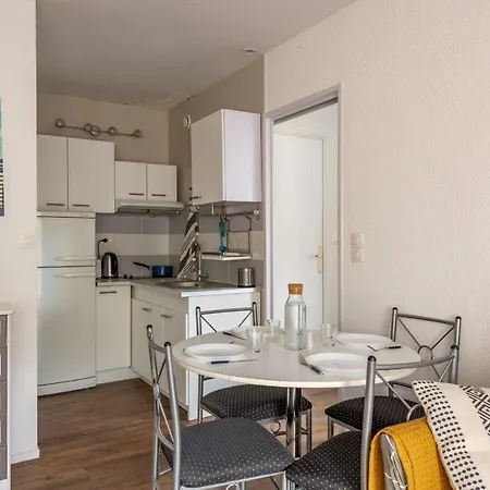 Apartment Charming Apt Near The Beach *