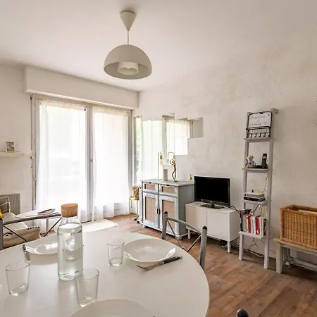 Charming Apt Near The Beach